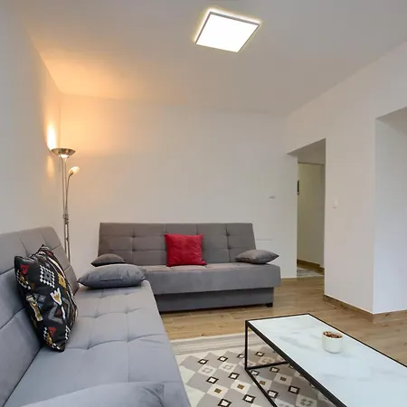 Aurelia - Terrace With Lemon Garden View פולה