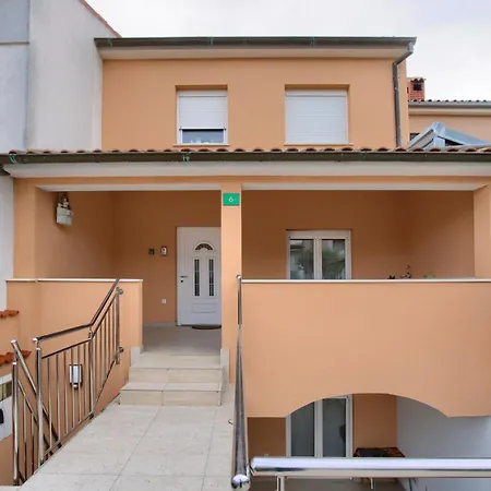 Aurelia - Terrace With Lemon Garden View פולה