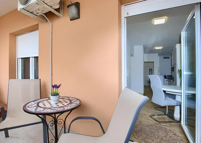 Aurelia - Terrace With Lemon Garden View Lejlighed